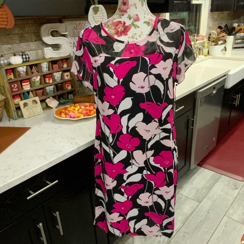 Vince Camuto Size 4 Sheath Dress Floral Pink Black Knee Length Feminine
New $119